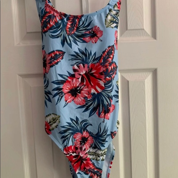 Swimsuit - Picture 3 of 7